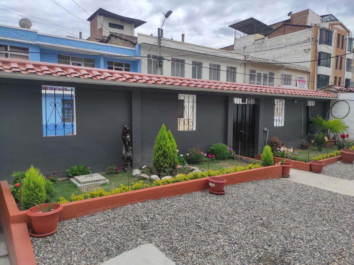 Hostal Los Lirios Loja Eksteriør bilde