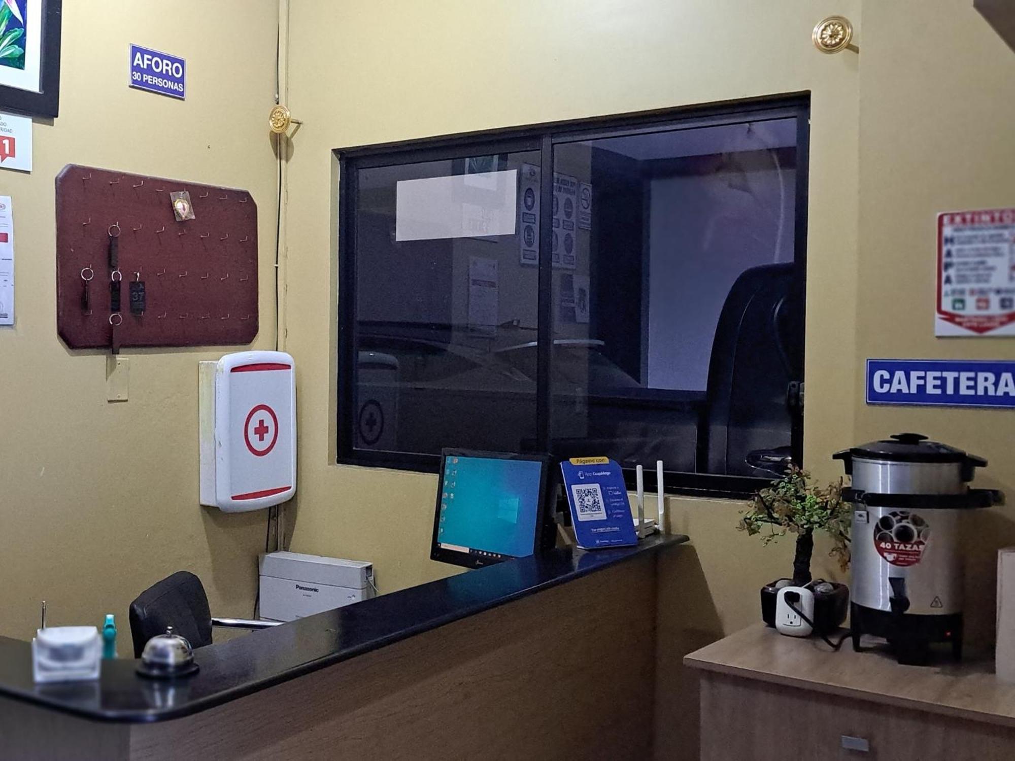 Hostal Los Lirios Loja Eksteriør bilde