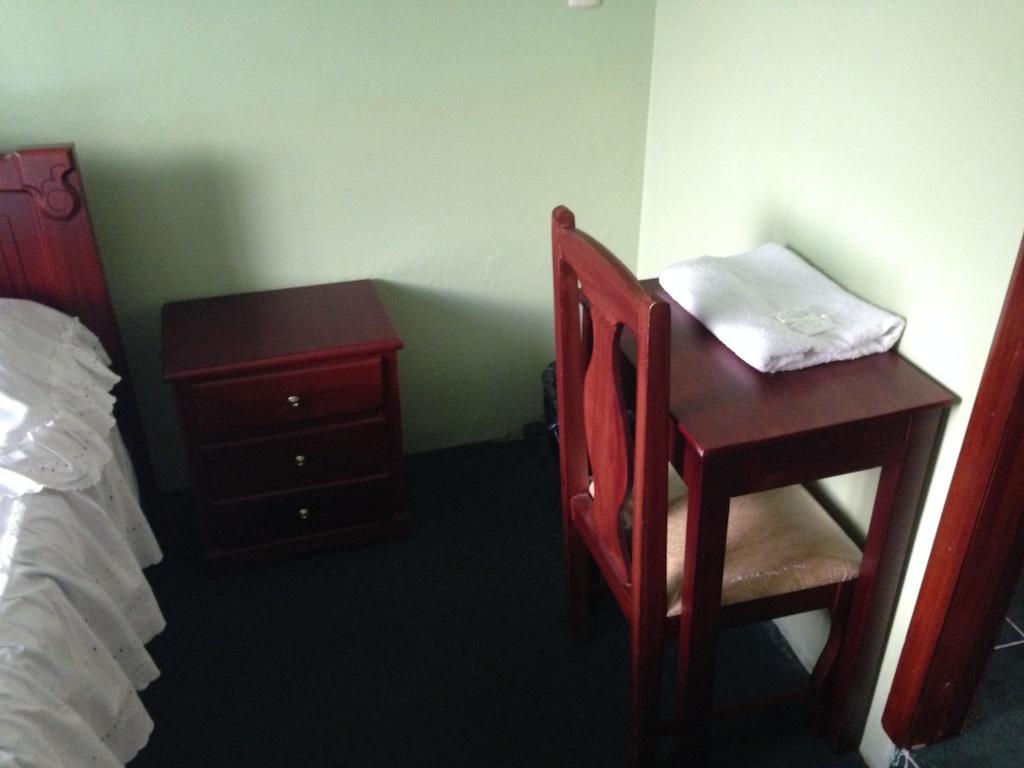 Hostal Los Lirios Loja Rom bilde