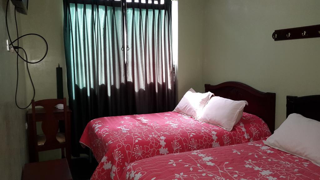 Hostal Los Lirios Loja Eksteriør bilde