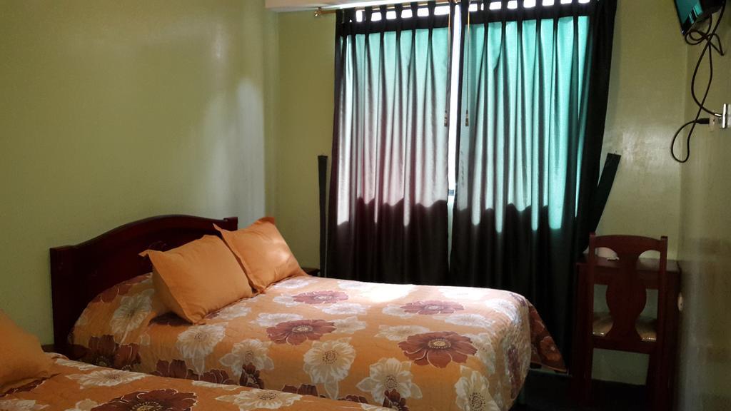 Hostal Los Lirios Loja Eksteriør bilde