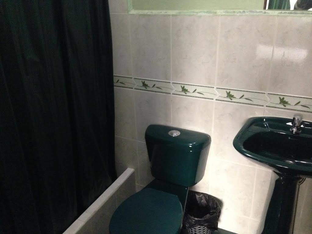 Hostal Los Lirios Loja Eksteriør bilde