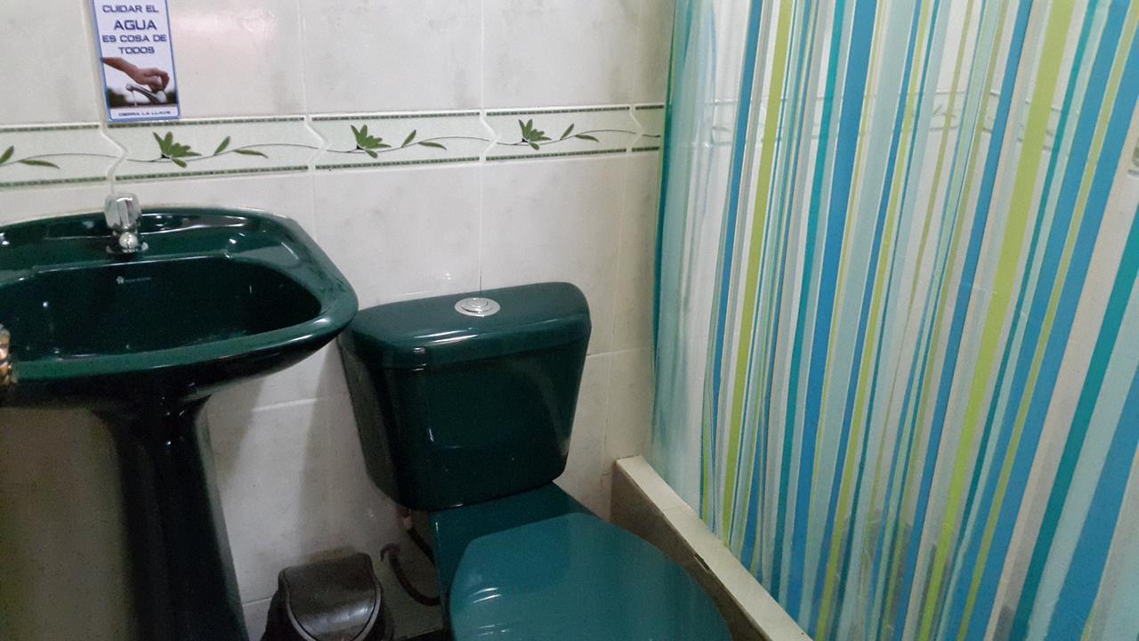 Hostal Los Lirios Loja Eksteriør bilde
