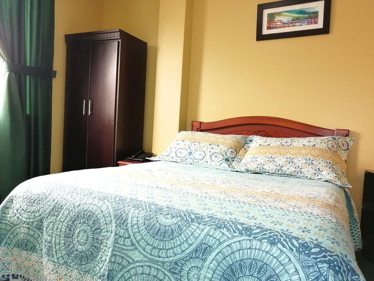 Hostal Los Lirios Loja Eksteriør bilde