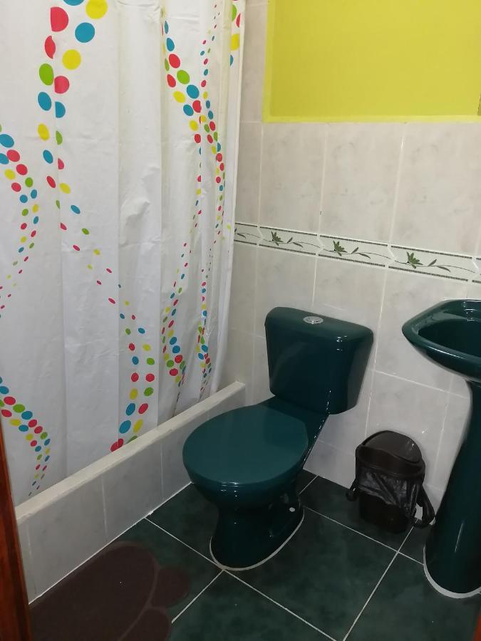 Hostal Los Lirios Vandrerhjem Loja Eksteriør bilde