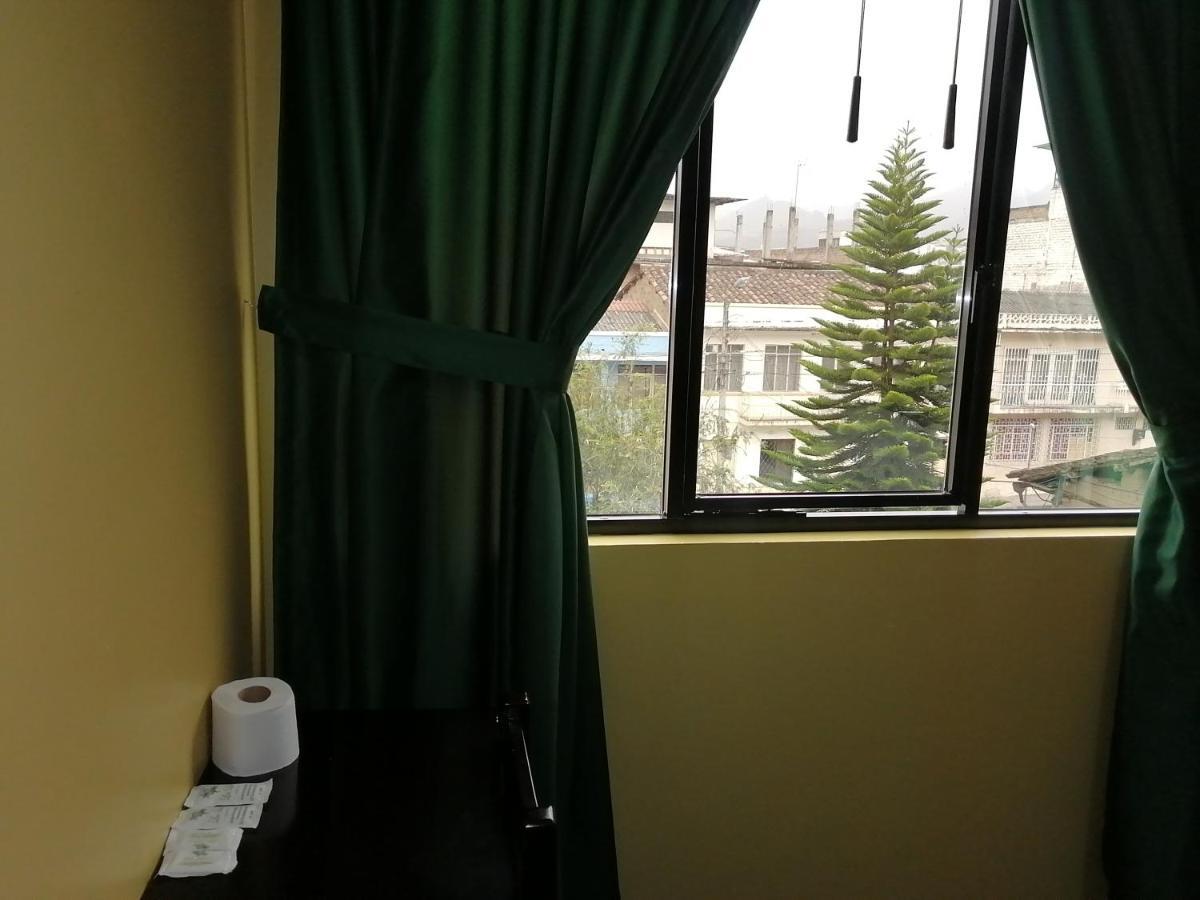 Hostal Los Lirios Loja Eksteriør bilde